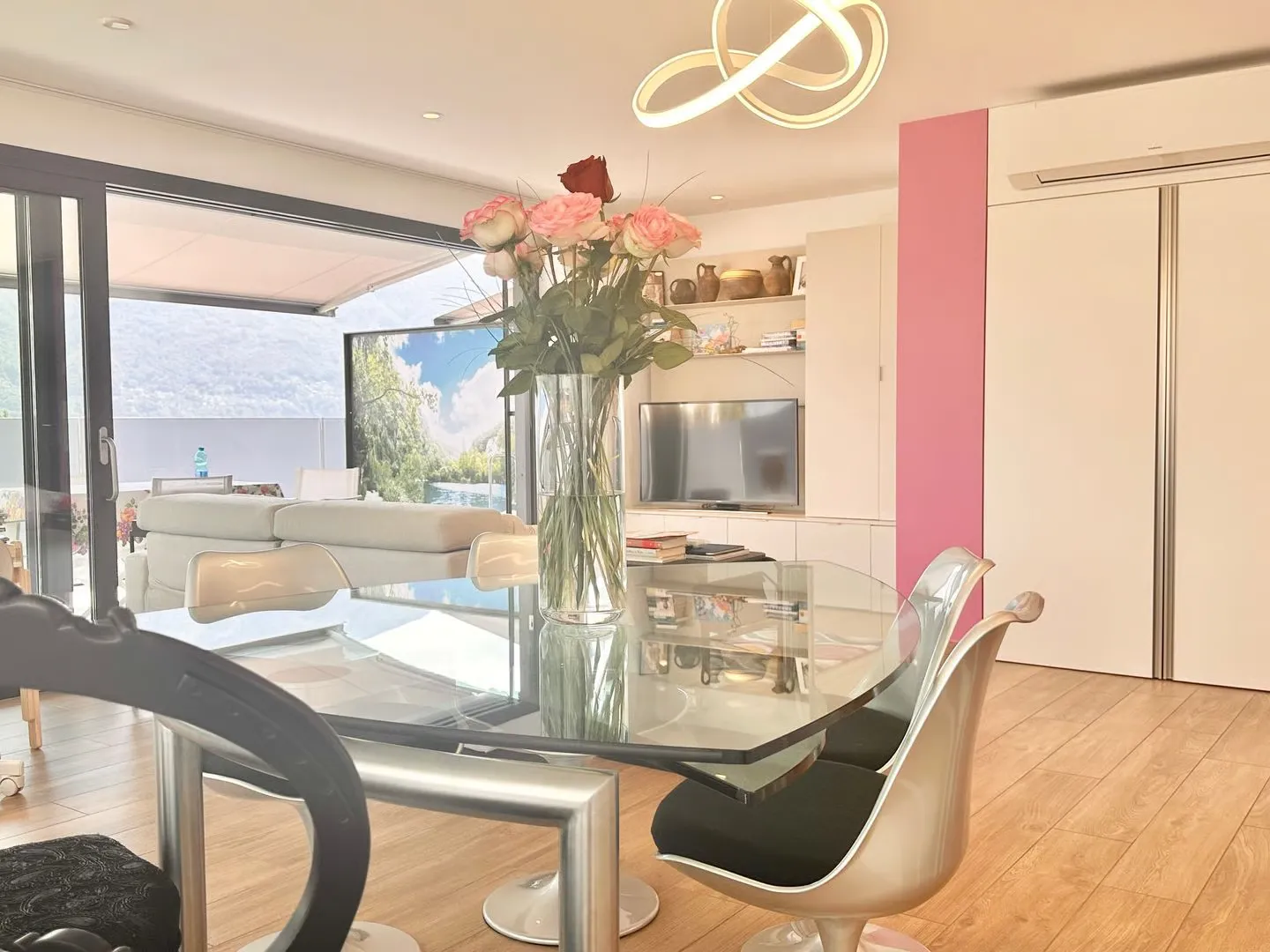 Modernes Penthouse mit 40 m² Terrasse und Panoramablick über Locarno - Foto 5 von 27