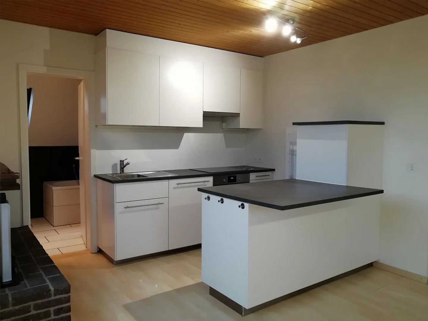 2.5 Cozy Attic Apartment with Fireplace - Photo 5 of 12