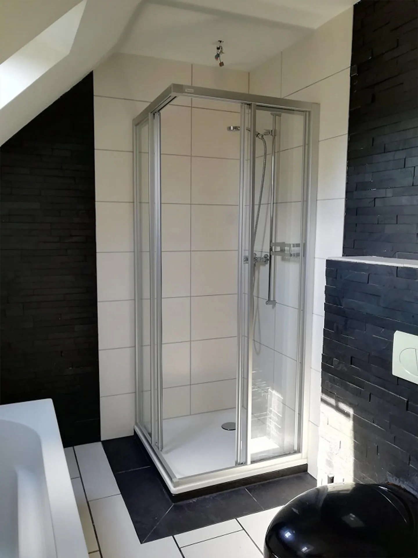 2.5 Cozy Attic Apartment with Fireplace - Photo 9 of 12