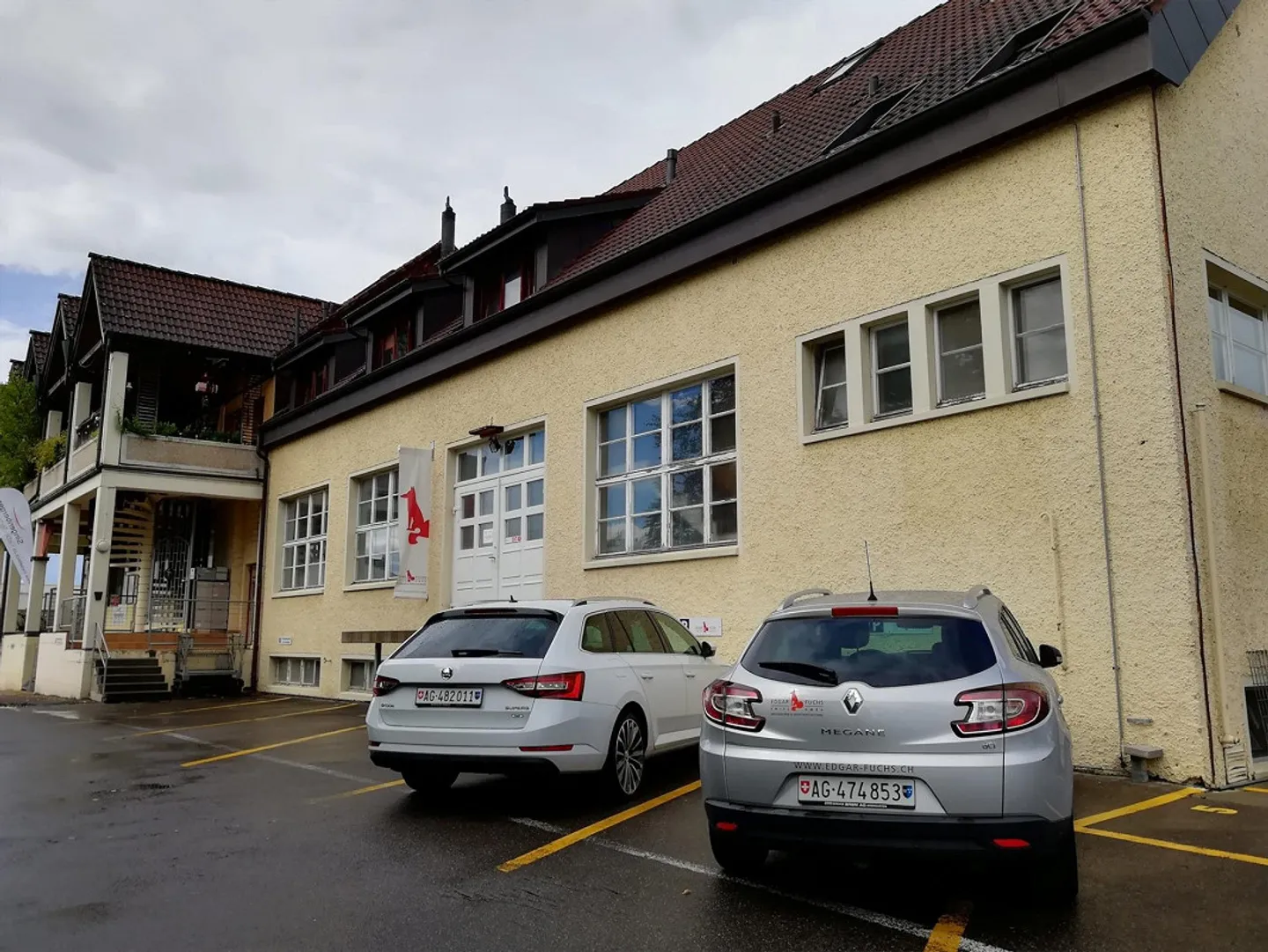 2.5 Cozy Attic Apartment with Fireplace - Photo 11 of 12