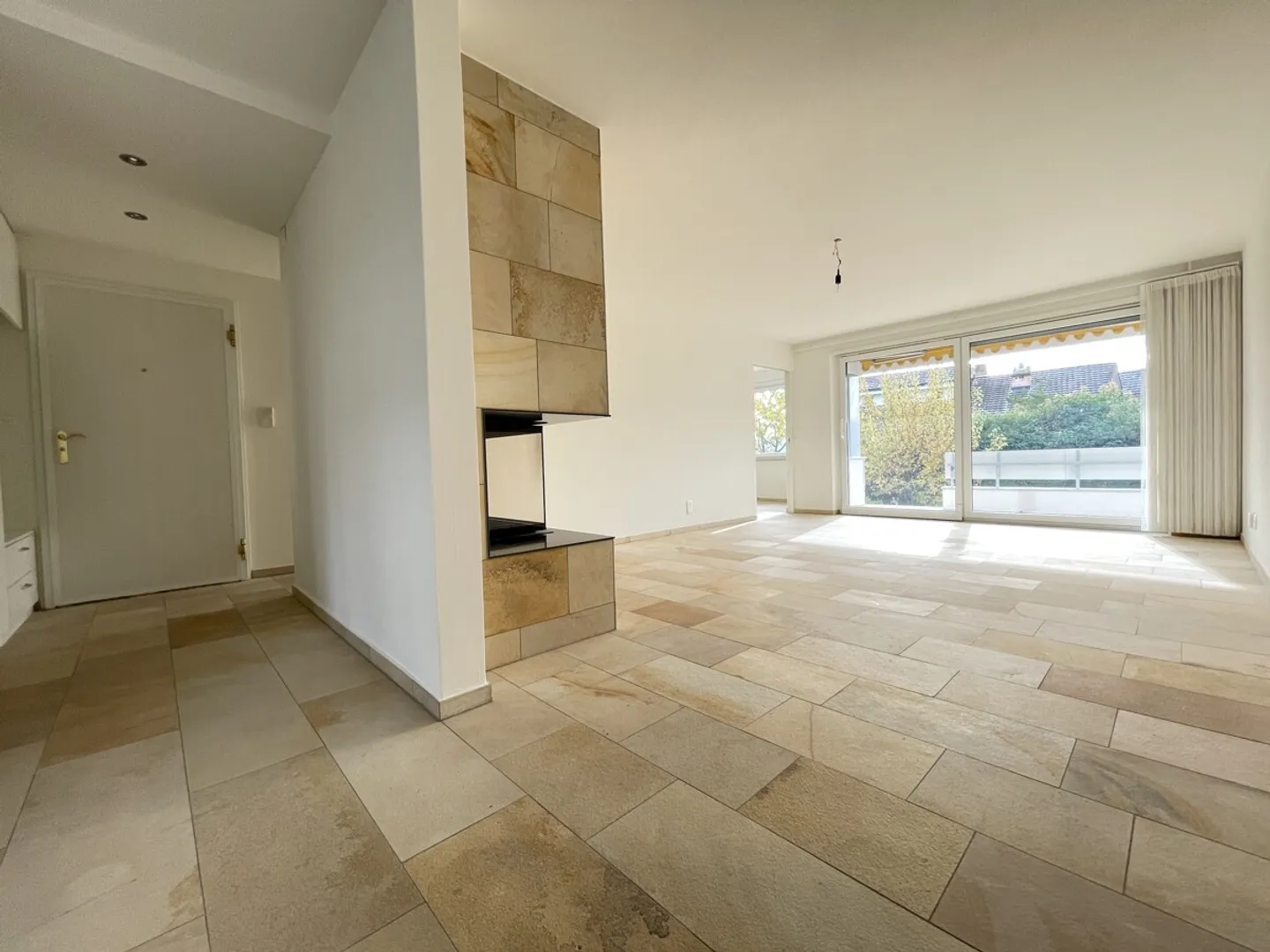 LIVING & GARDEN - Photo 5 of 9