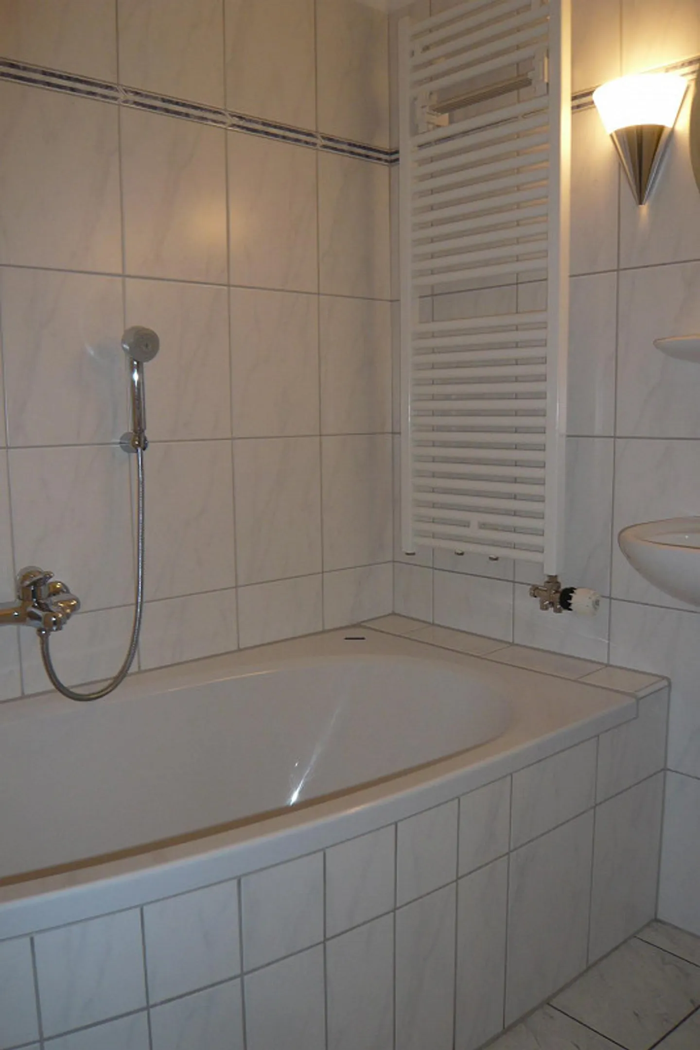 Appartamento speciale di 3 stanze in una posizione centrale - Foto 7 di 9