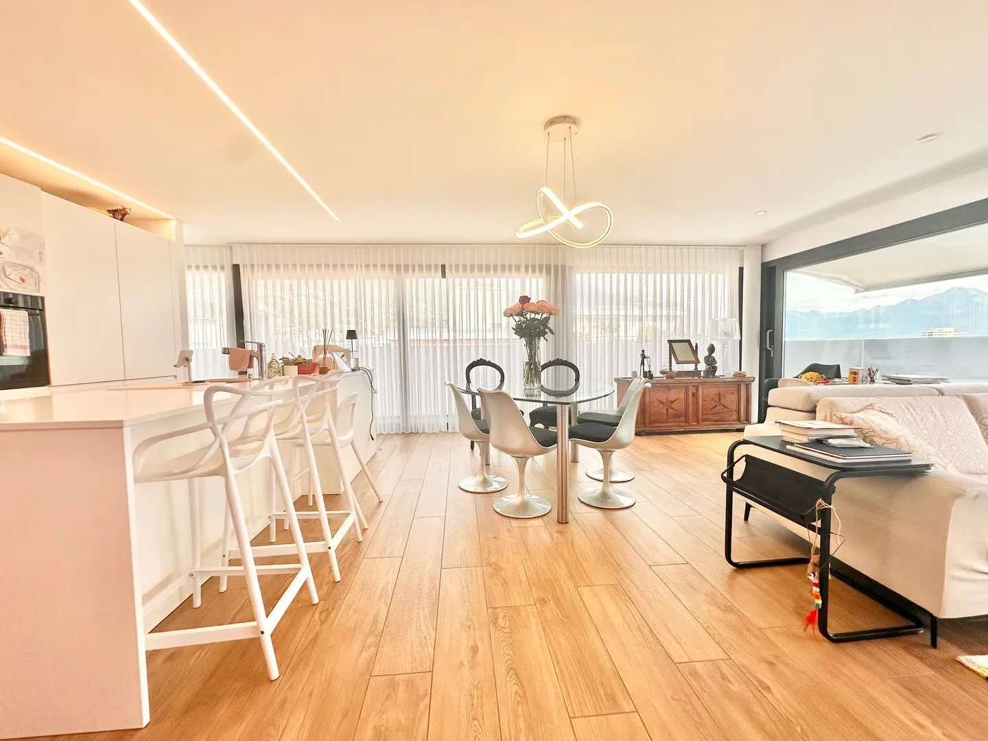 Modernes Penthouse mit 40 m² Terrasse und Panoramablick über Locarno - Foto 8 von 27