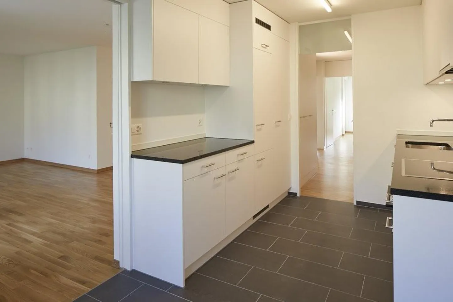 Familienfreundliche Wohnung mit Balkonen - Foto 3 von 11