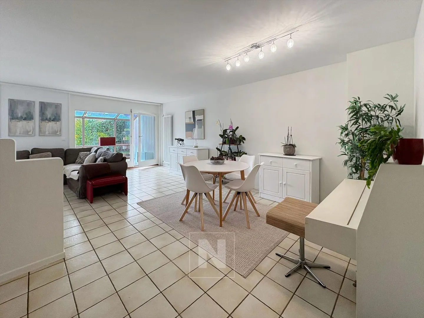 Beautiful spacious and bright house! - Photo 3 of 13