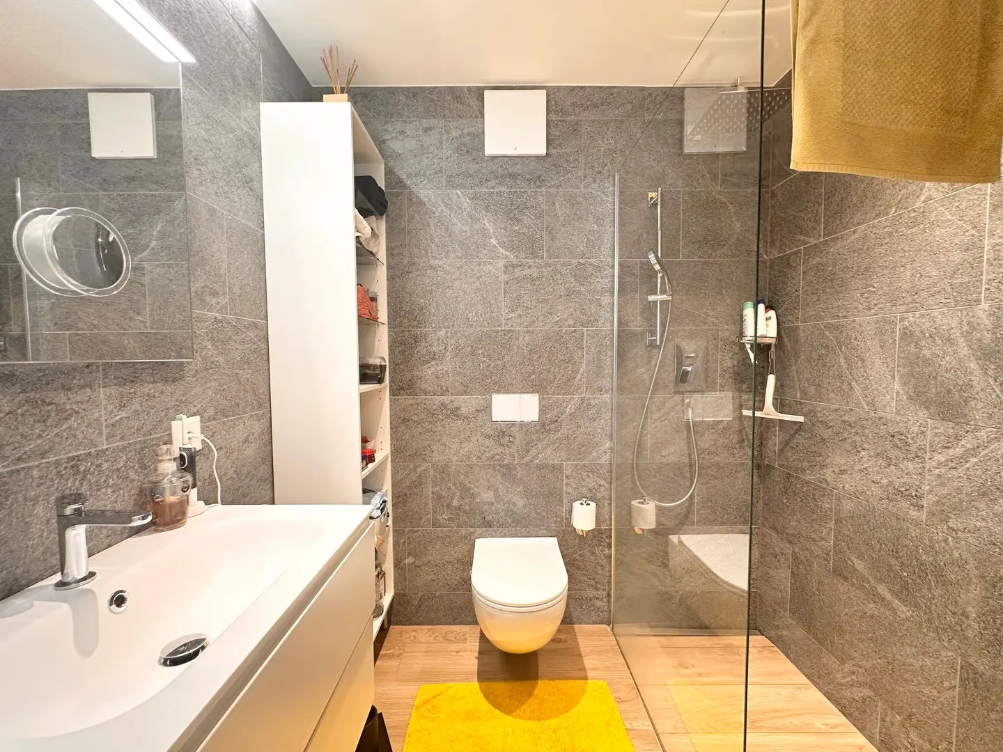 Modernes Penthouse mit 40 m² Terrasse und Panoramablick über Locarno - Foto 21 von 27