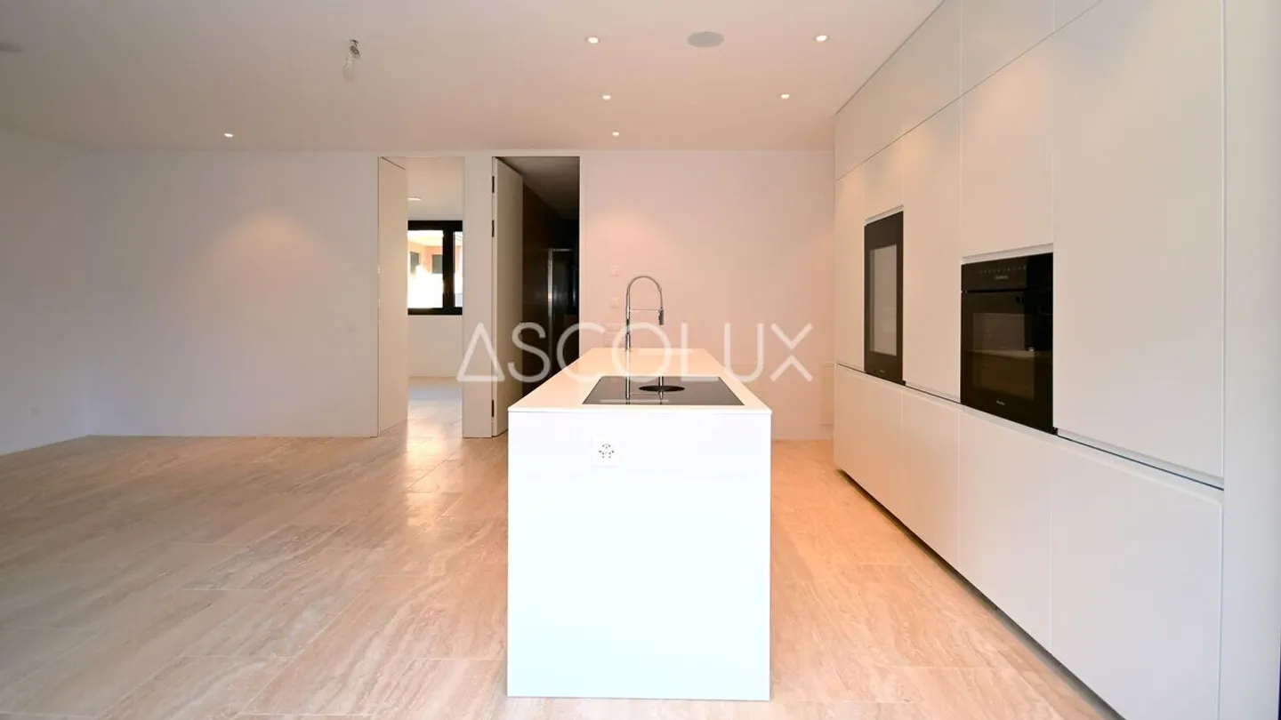 Modern 2.5-room apartment in residence with heated outdoor pool and sauna - Photo 2 of 13