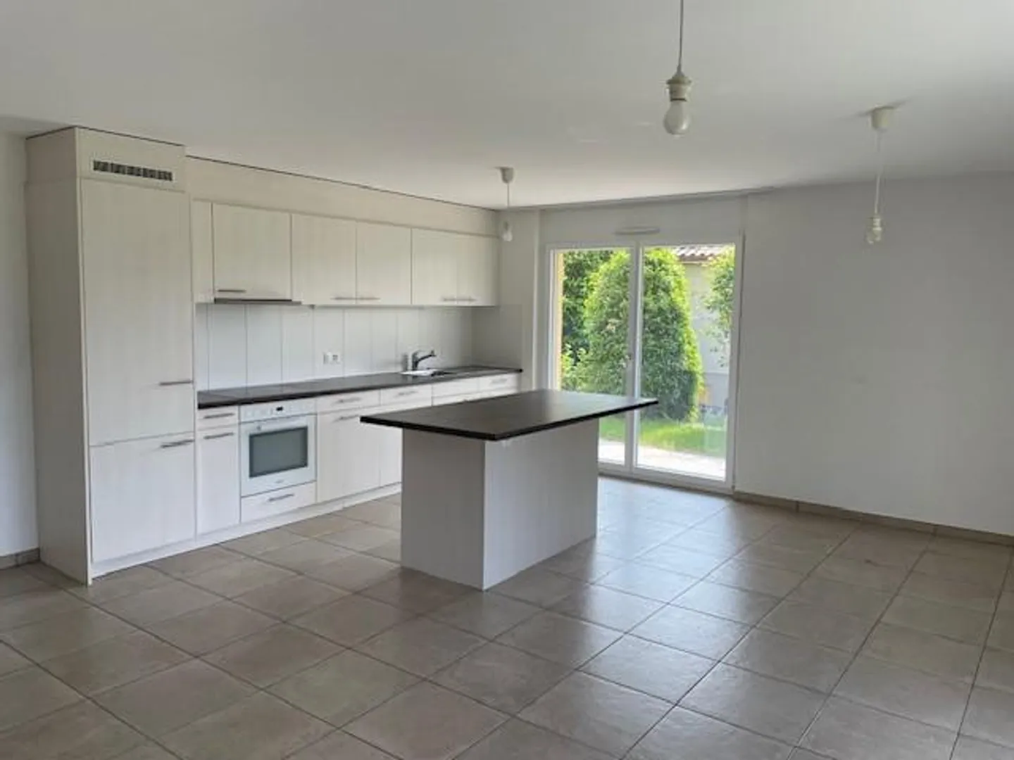 Spacious 3.5-room apartment with terrace - Photo 2 of 7