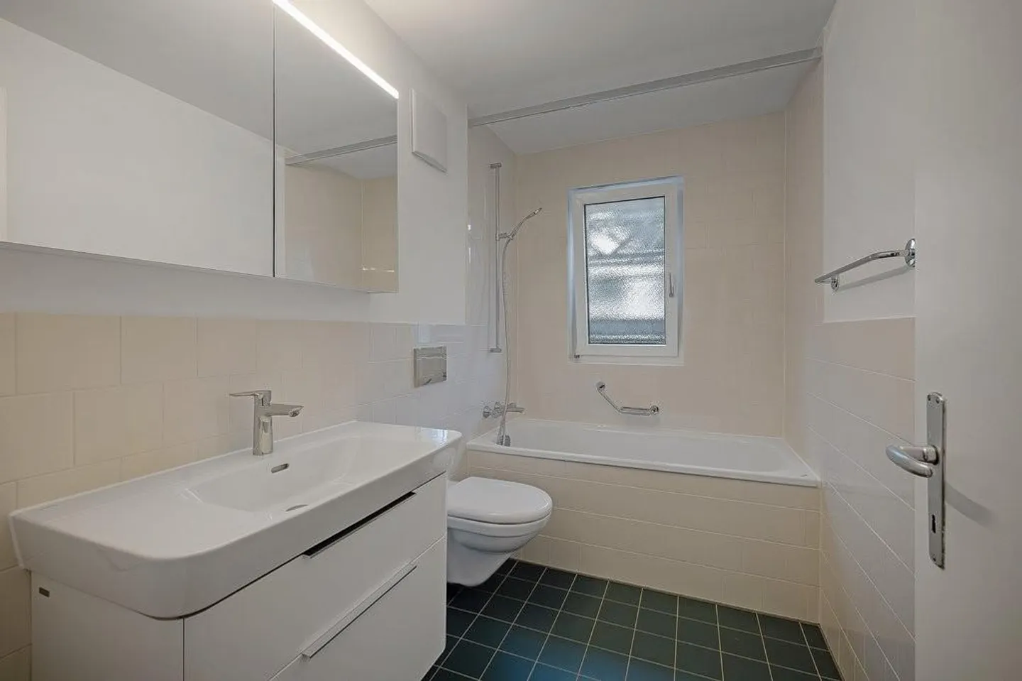 Family-friendly apartment after renovation - Photo 4 of 8