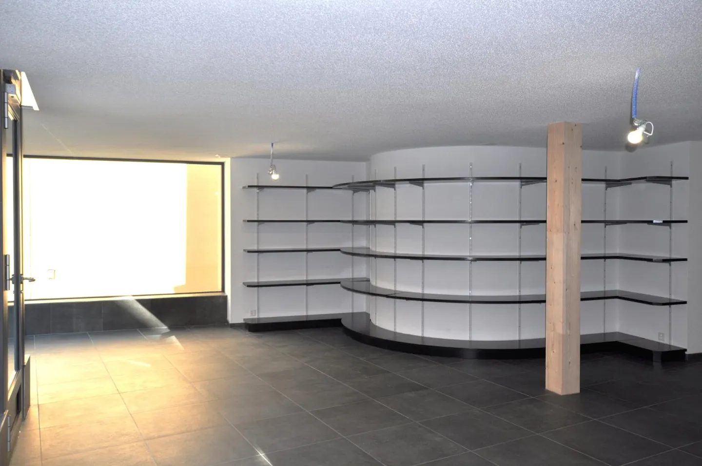 Sehr schöner neuer Gewerberaum von 63 m2 in Porrentruy - Foto 7 von 13