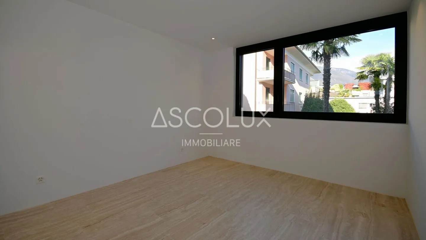 Modern 2.5-room apartment in residence with heated outdoor pool and sauna - Photo 9 of 13