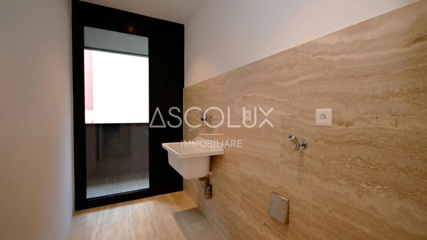 Modern 2.5-room apartment in residence with heated outdoor pool and sauna - Photo 11 of 13