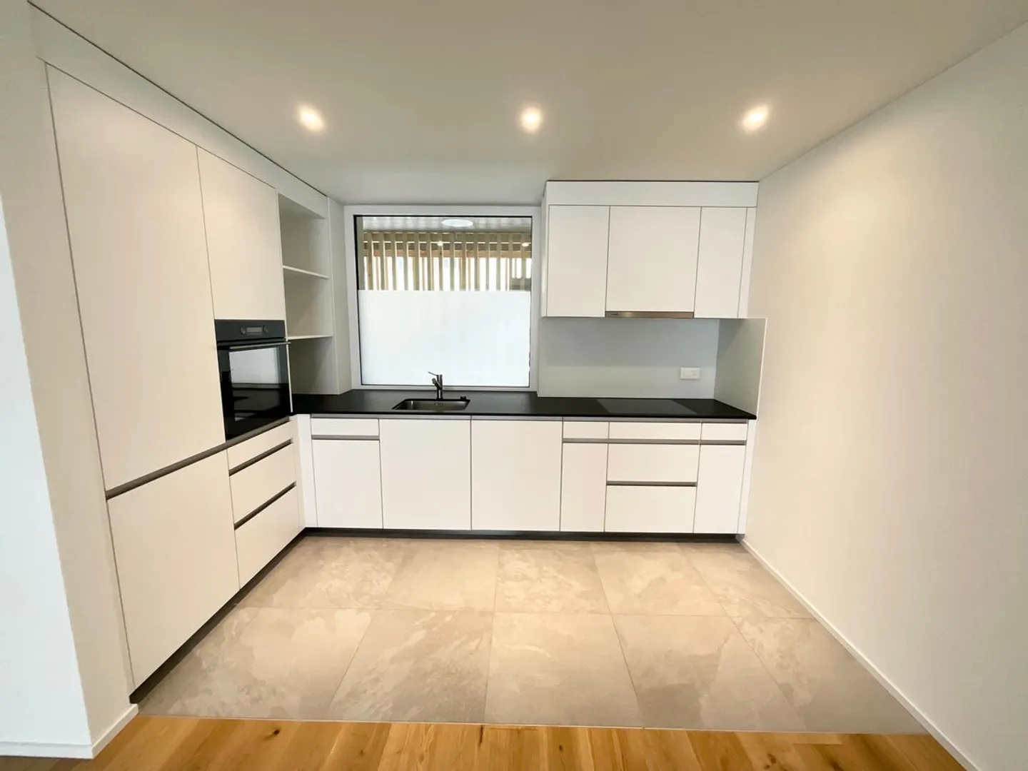 2.5 Room Apartment - Photo 2 of 5