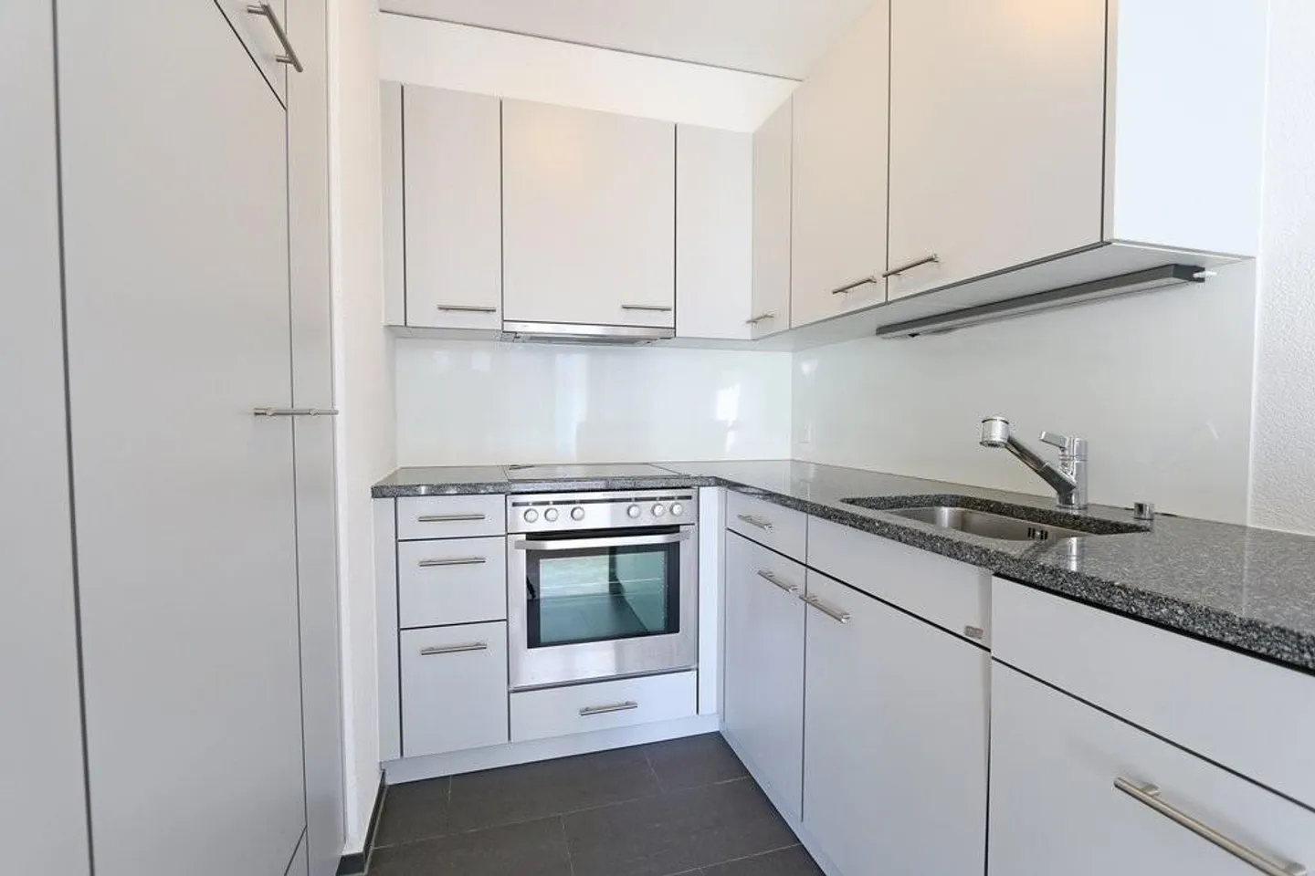 Incantevole appartamento di 2,5 stanze con patio - Foto 3 di 5