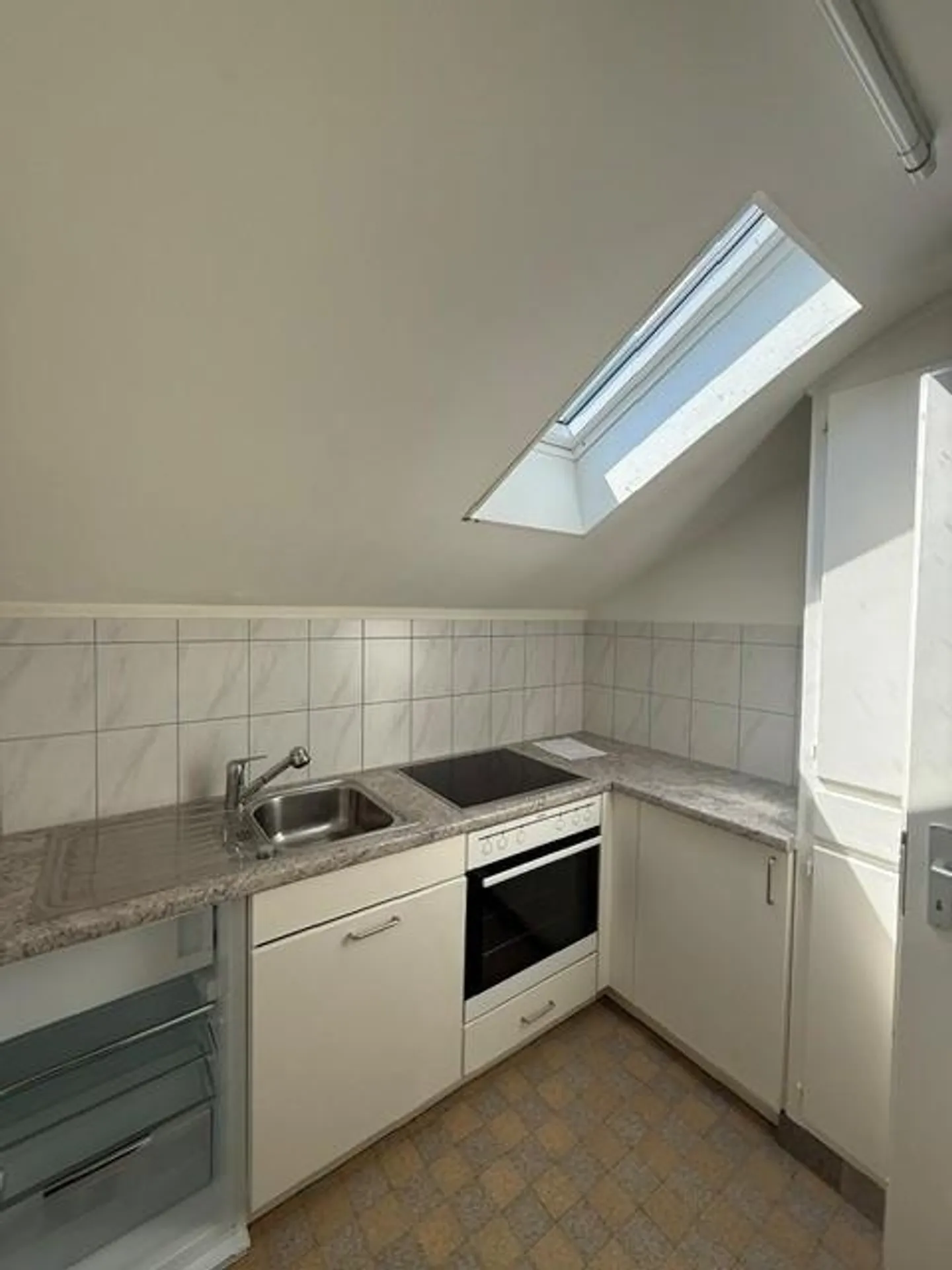 Charming apartment in a quiet, green location - Photo 3 of 7