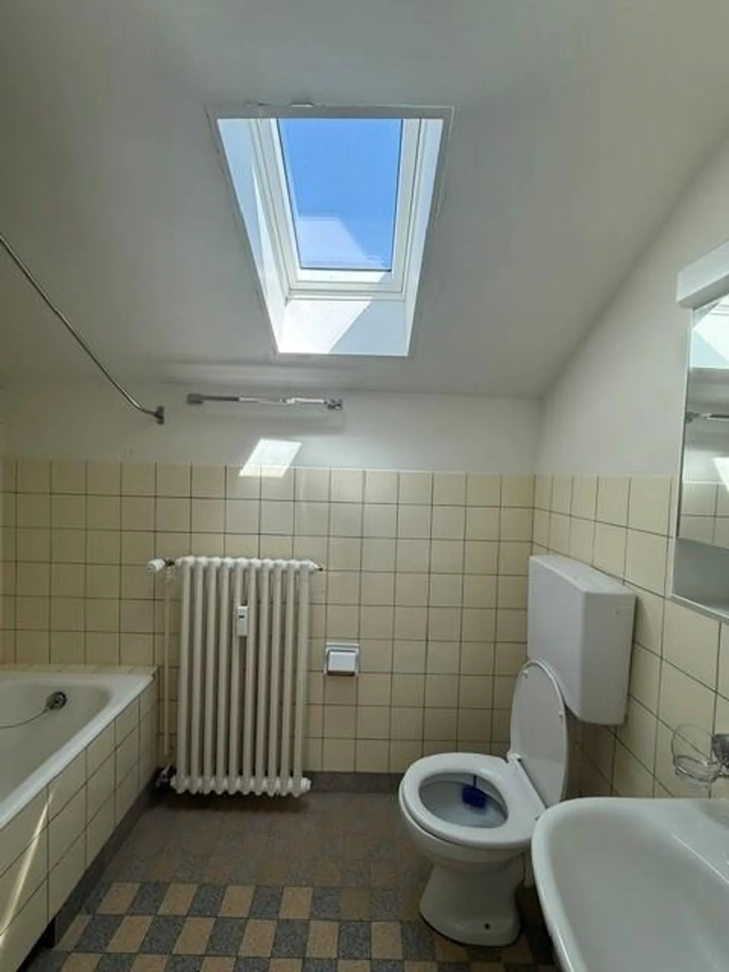 Charming apartment in a quiet, green location - Photo 4 of 7