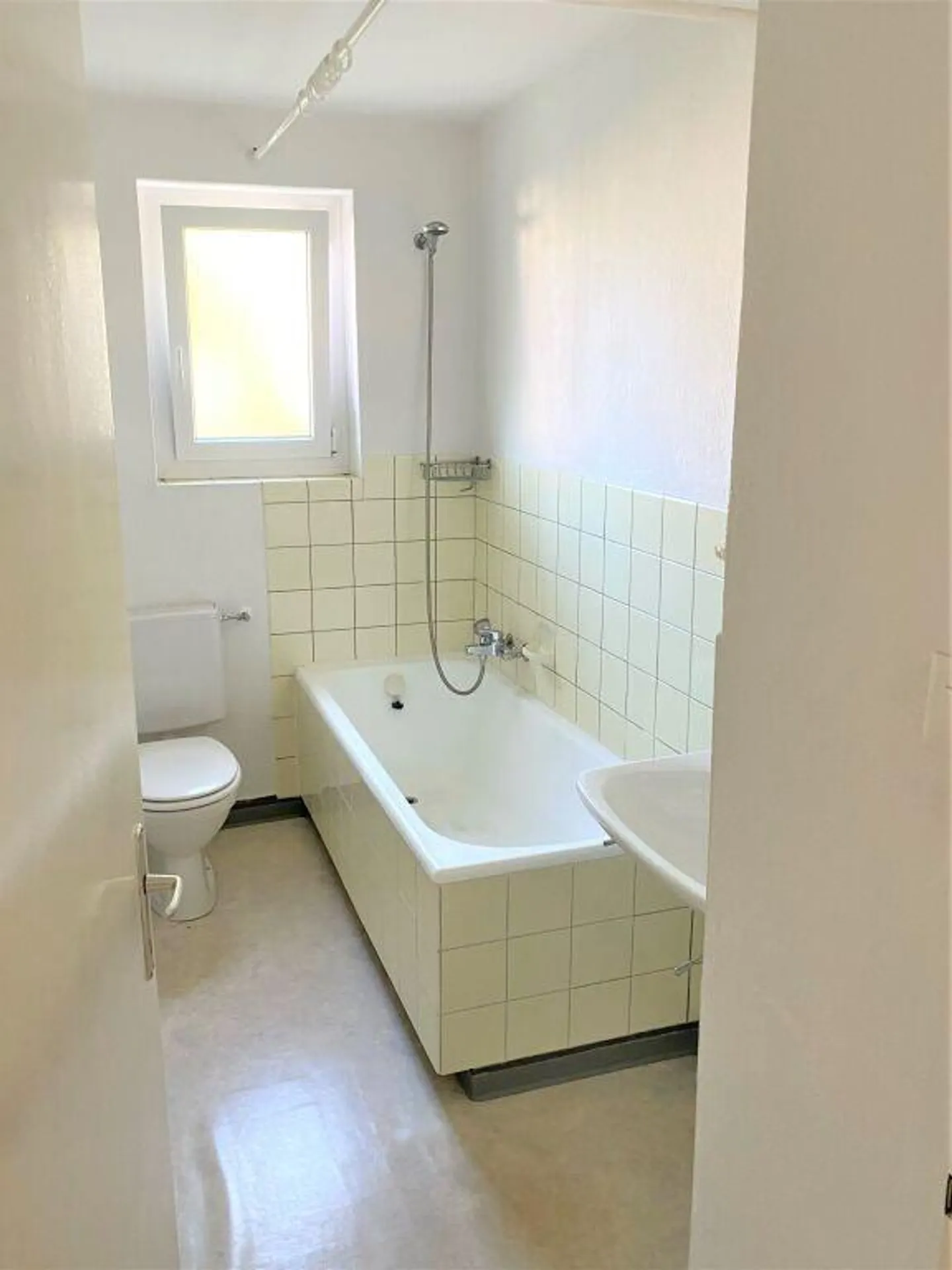 Appartement abordable avec balcon au cœur de Kreuzlingen - Photo 3 sur 6