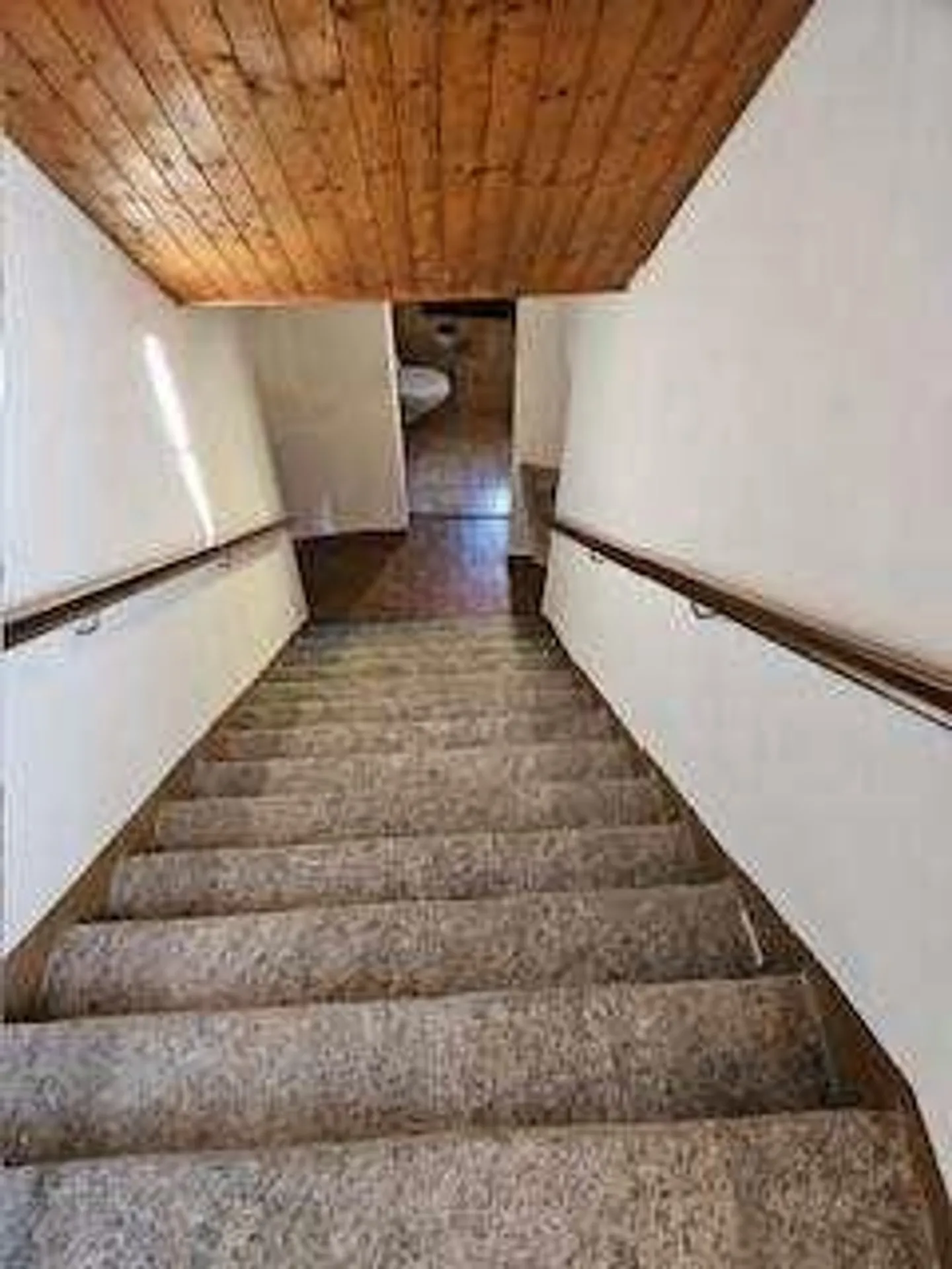 Fascinating rustic to renovate - Photo 7 of 12