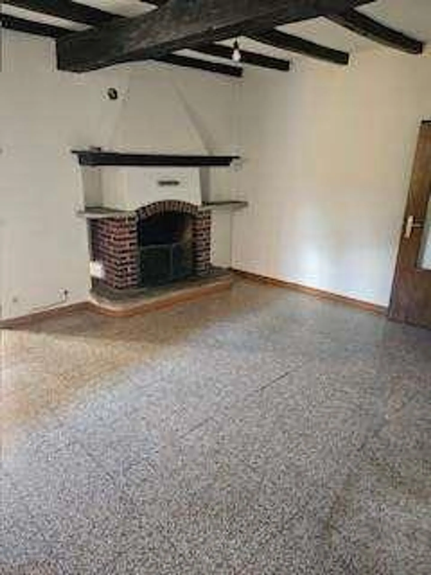 Fascinating rustic to renovate - Photo 8 of 12