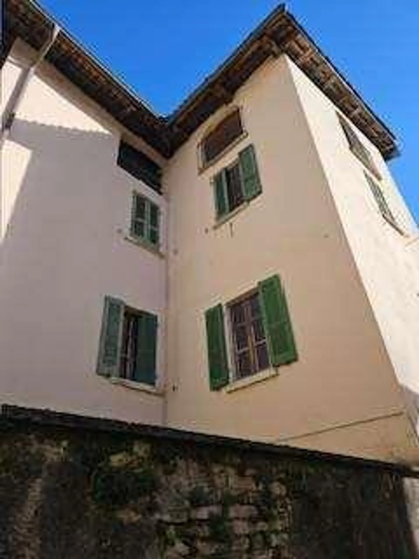 Fascinating rustic to renovate - Photo 11 of 12