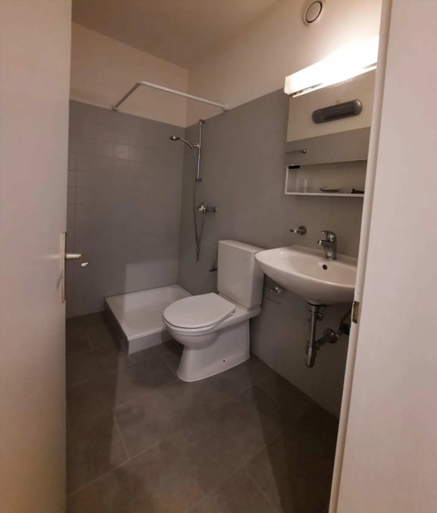 Beautiful studio, recently renovated! - Photo 3 of 4