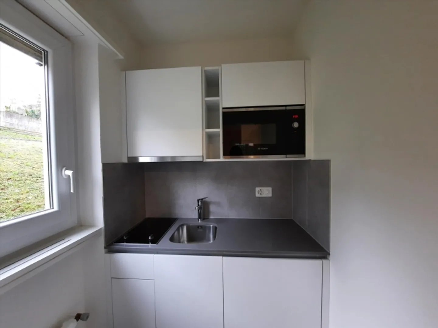 Beautiful studio, recently renovated! - Photo 2 of 4