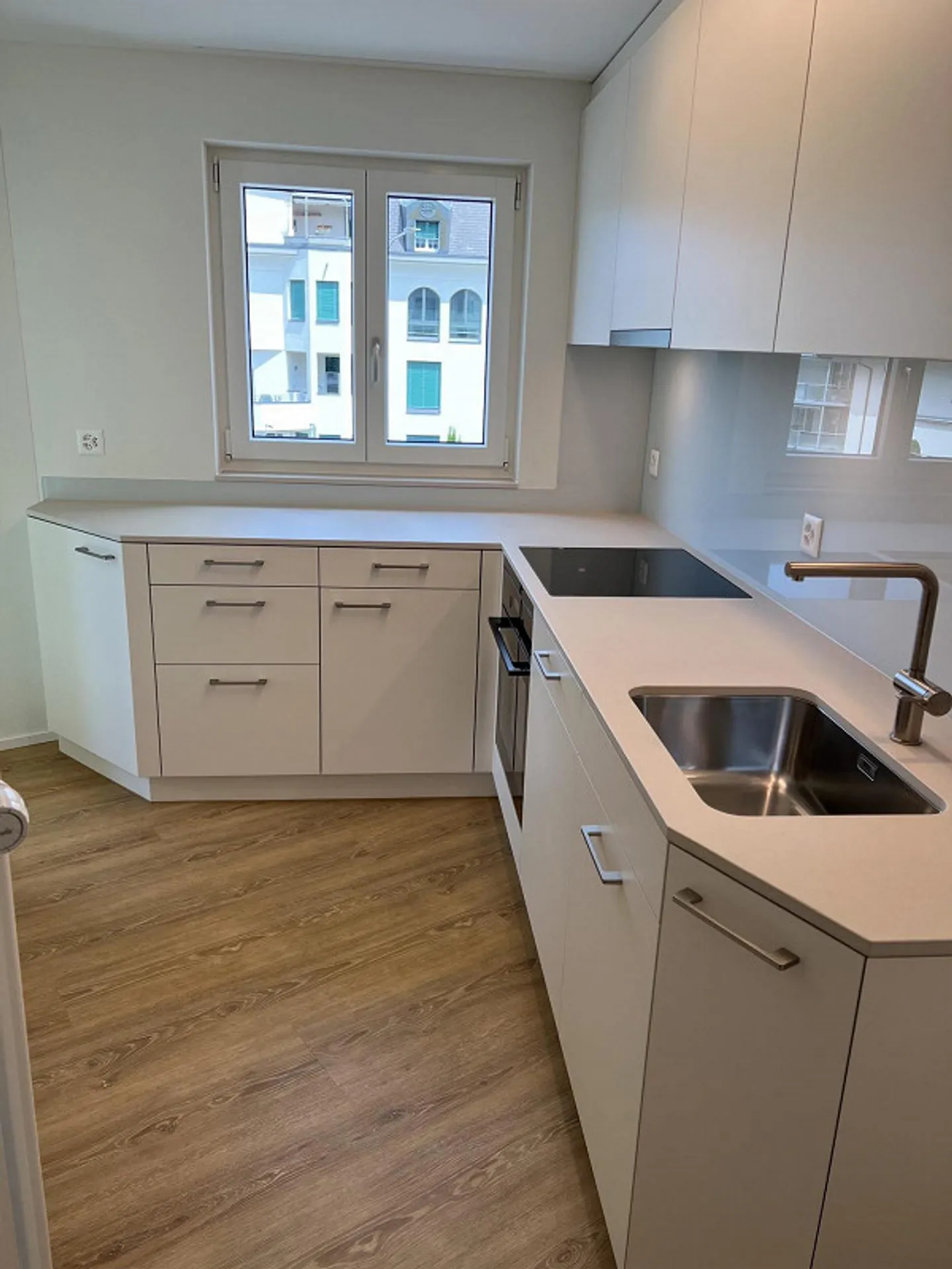 Beautiful 4-room apartment centrally located in Stansstad - Photo 2 of 8