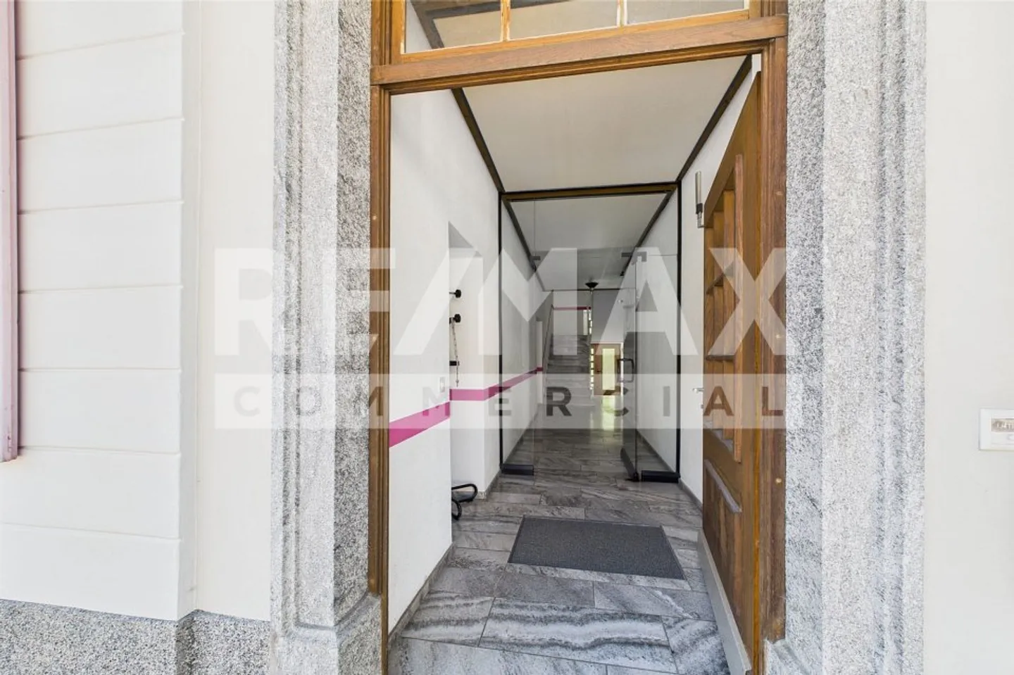 Eleganz in zentraler Lage - Historische Villa mit Büros - Foto 4 von 13