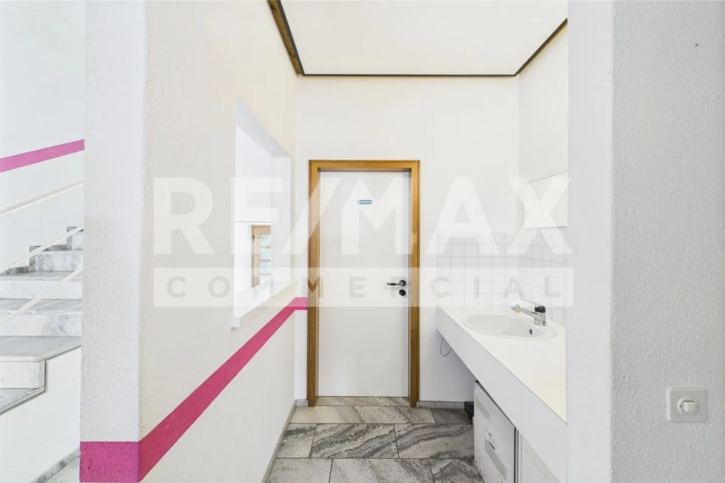 Eleganz in zentraler Lage - Historische Villa mit Büros - Foto 9 von 13