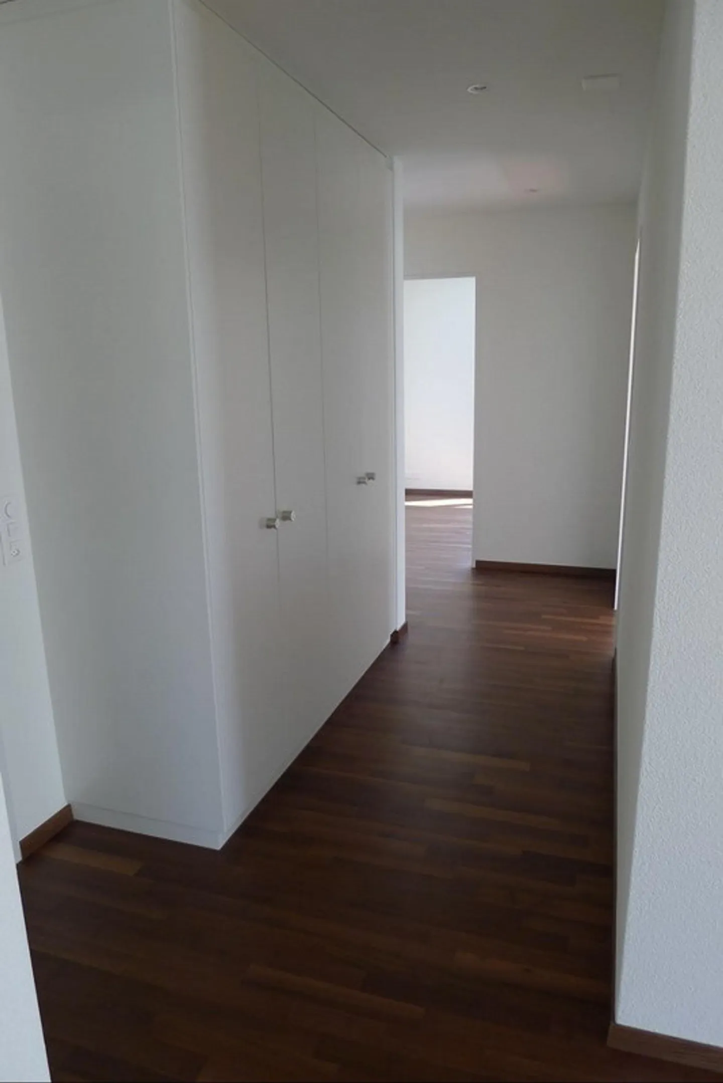 Appartement moderne 3.5 pièces 97qm (construit en 2014) près de Klusplatz - Photo 3 sur 9