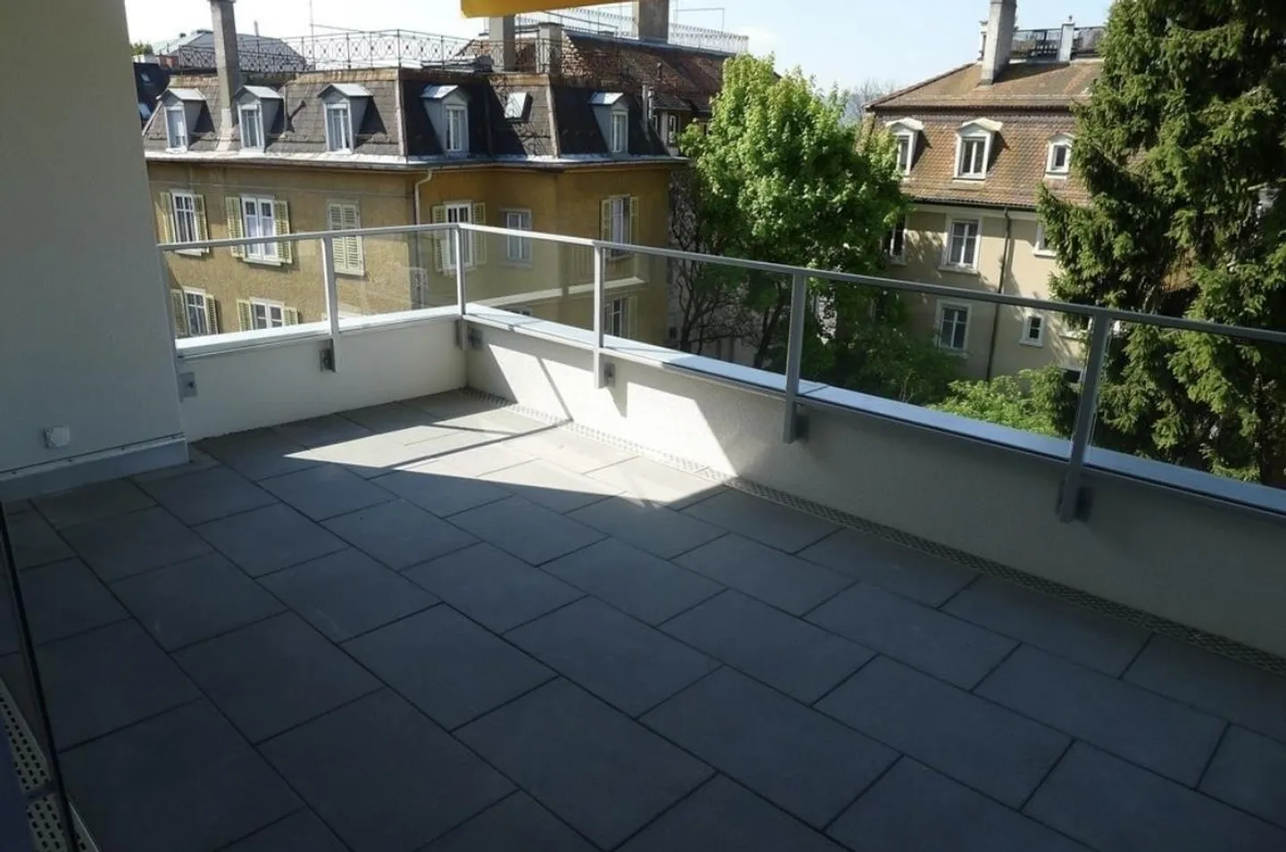 Appartement moderne 3.5 pièces 97qm (construit en 2014) près de Klusplatz - Photo 4 sur 9