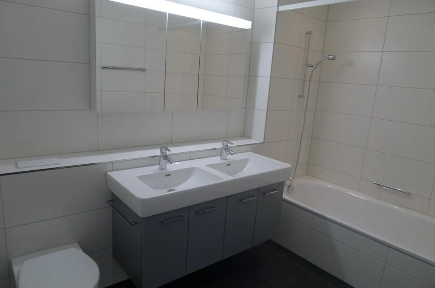 Appartement moderne 3.5 pièces 97qm (construit en 2014) près de Klusplatz - Photo 6 sur 9