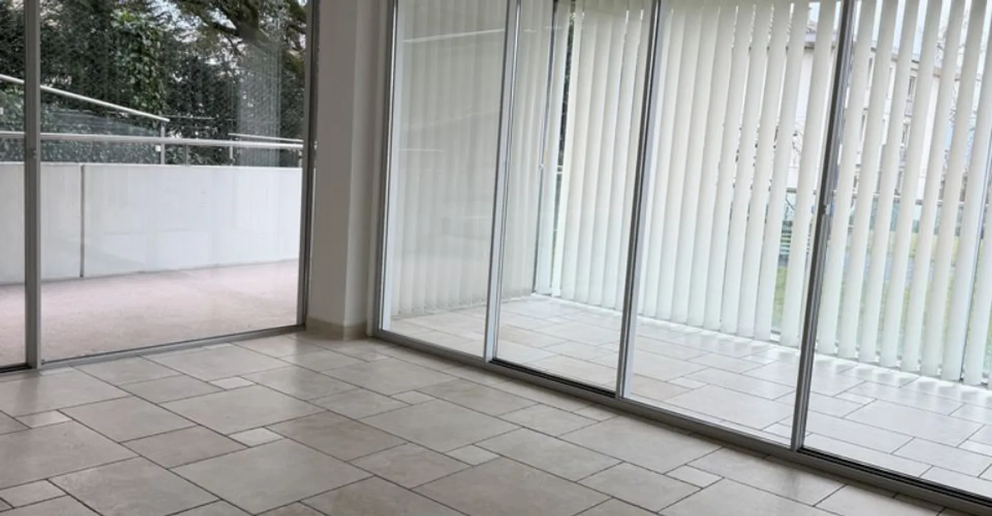 Aussergewöhnlicher Büroraum mit Seeblick - Foto 4 von 5