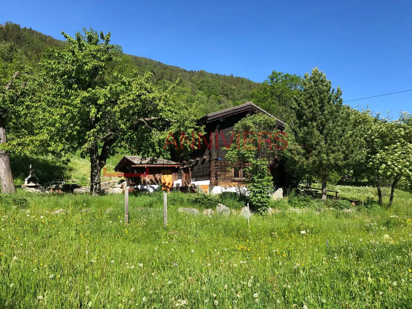 Chalet con carattere nel cuore del Val d'Anniviers - Foto 2 di 13