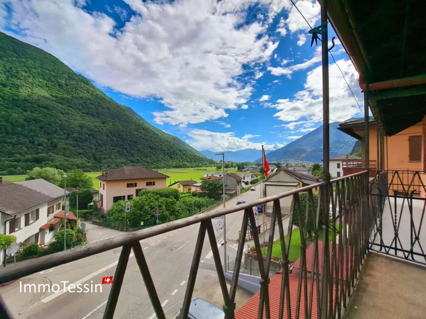 5.1% DI RENDIMENTO: Piccolo condominio di 3 appartamenti vicino a Bellinzona a prezzo top - Foto 3 di 13