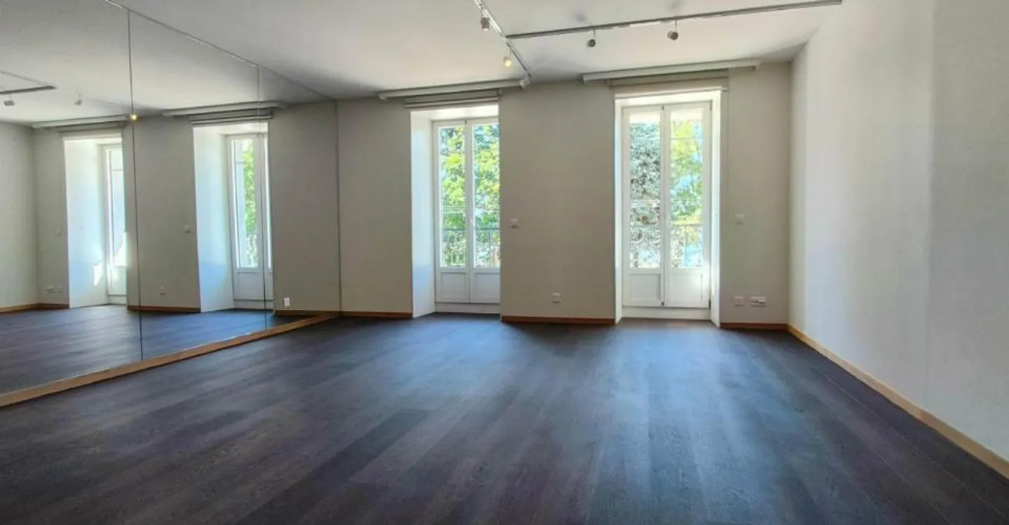 MONTREUX FACING THE QUAYS! EXCEPTIONAL CONTEMPORARY APARTMENT - 4.5 - Photo 1 of 11
