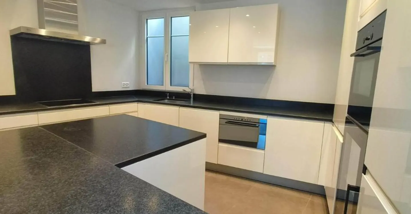 MONTREUX FACING THE QUAYS! EXCEPTIONAL CONTEMPORARY APARTMENT - 4.5 - Photo 2 of 11