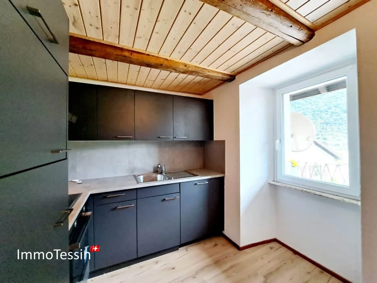 5.1% DI RENDIMENTO: Piccolo condominio di 3 appartamenti vicino a Bellinzona a prezzo top - Foto 9 di 13