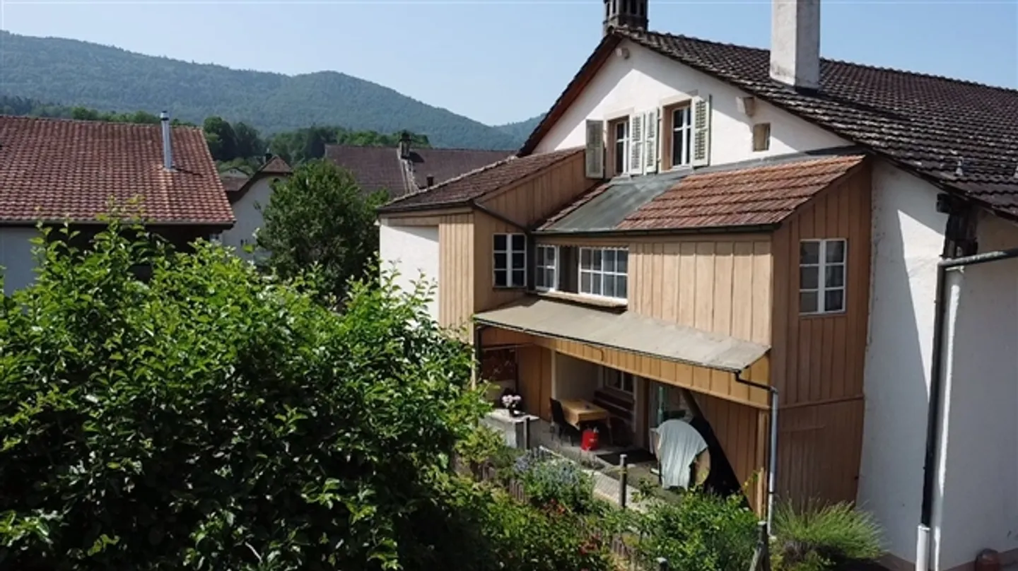 Casa con alto potenziale - ideale per appassionati del fai-da-te o investitori - Foto 1 di 13