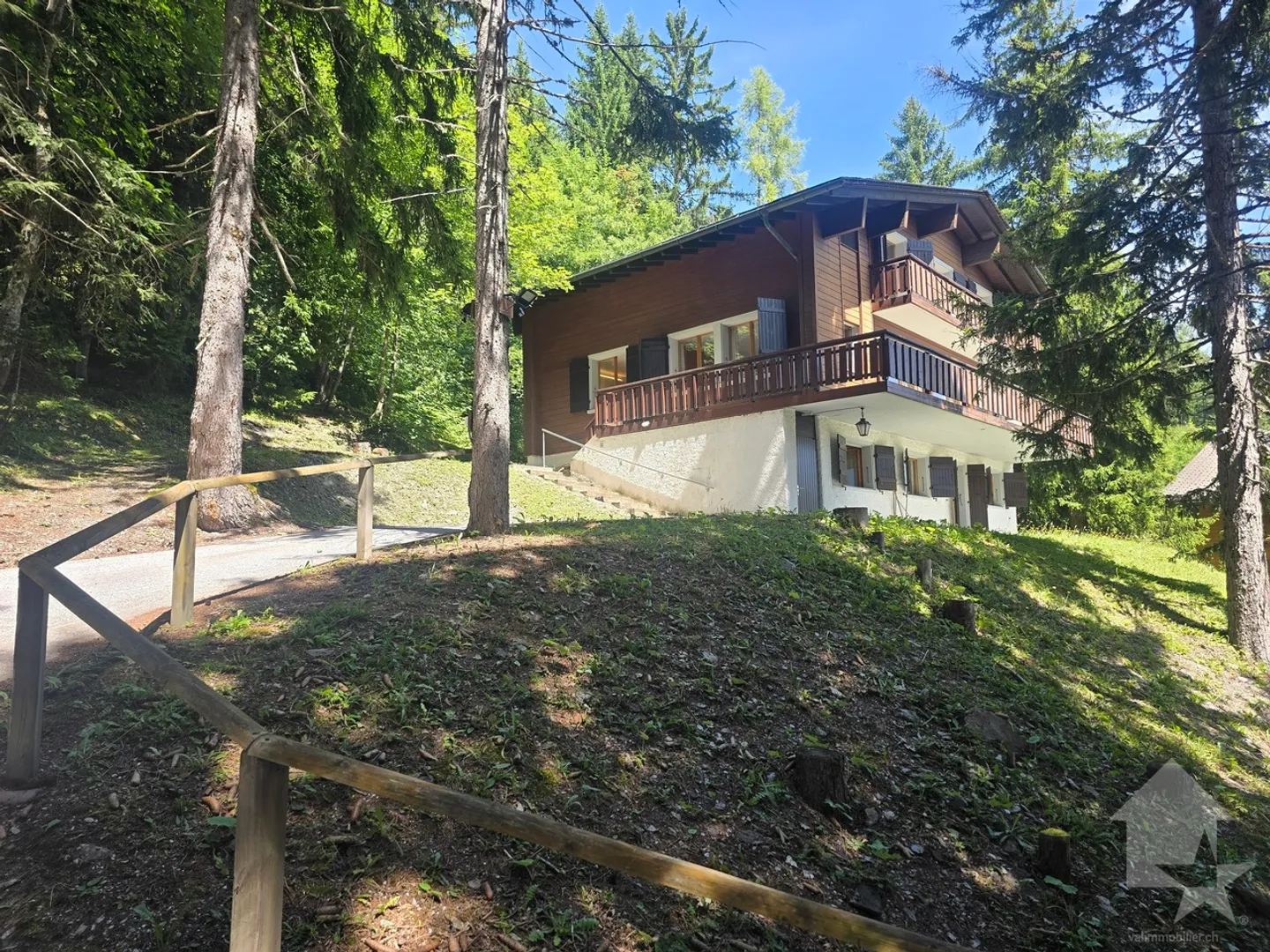 Grande chalet con 2 appartamenti indipendenti - Foto 32 di 35