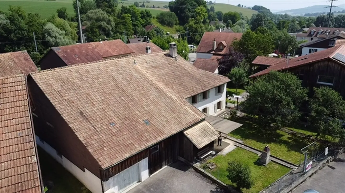 Casa con alto potenziale - ideale per appassionati del fai-da-te o investitori - Foto 2 di 13