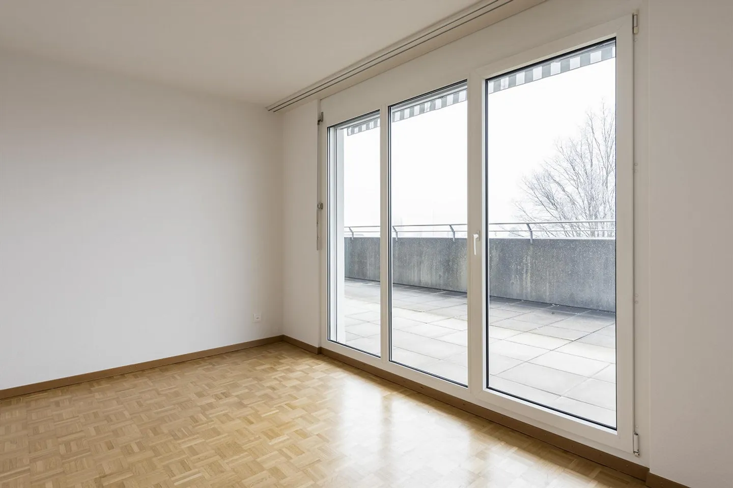 Grosse Dachterrasse mit Alpensicht - Ihr neues zu Hause wartet! - Foto 7 von 9