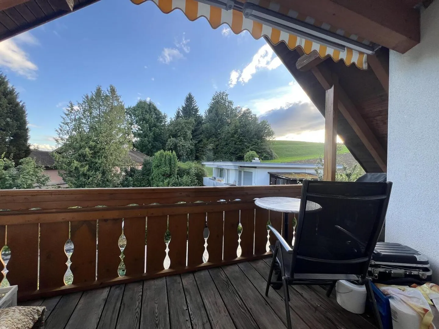 AMBIENTE RUSTICO CON VISTA SUL VERDE - Foto 1 di 6
