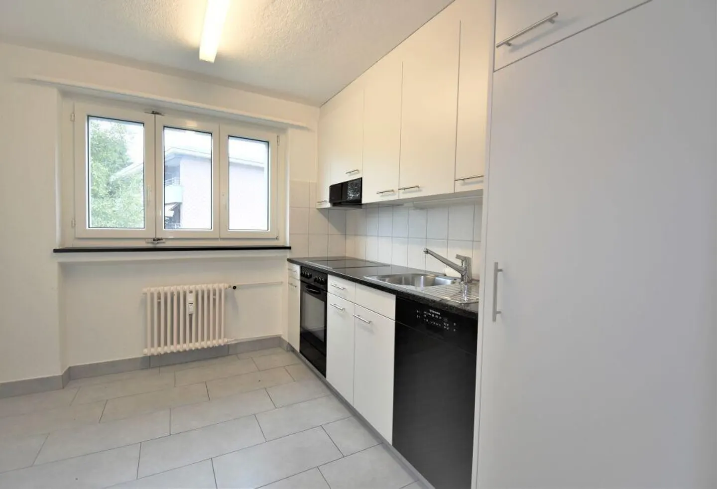 Here you can LIVE - Affordable with a large balcony, new B... - Photo 2 of 12