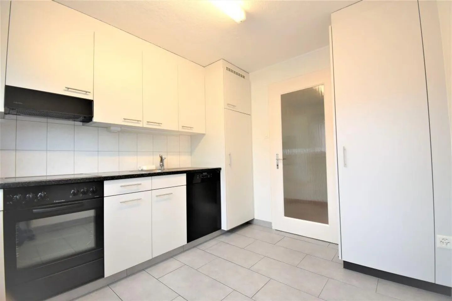 Here you can LIVE - Affordable with a large balcony, new B... - Photo 3 of 12