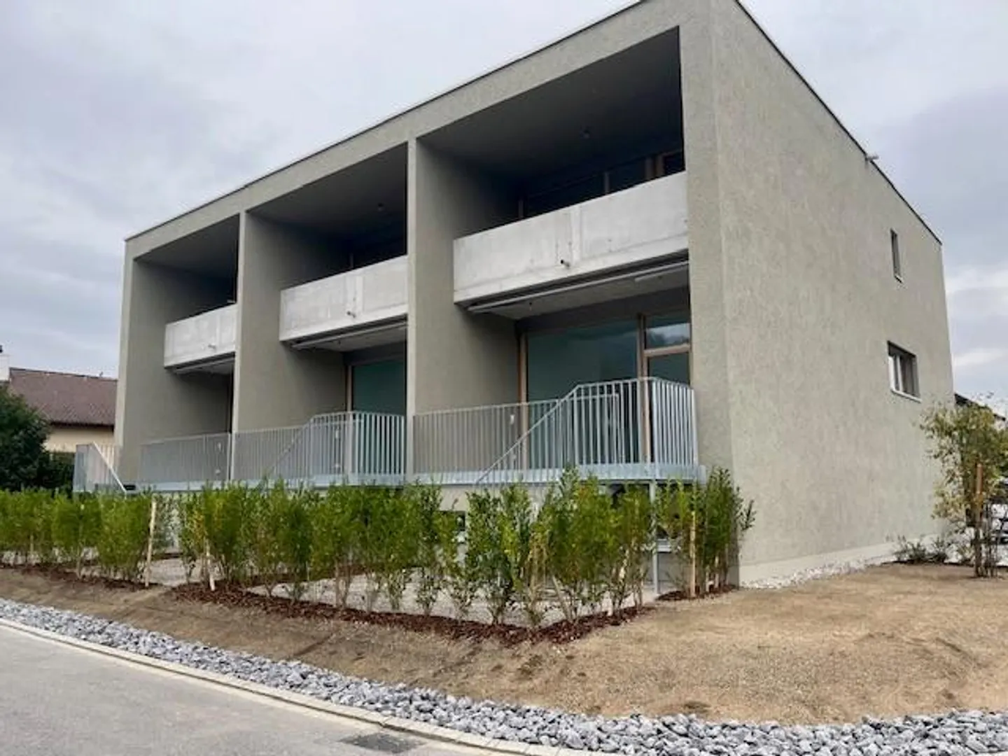 Moderne Reihenhäuser mit Gärten - Foto 1 von 14