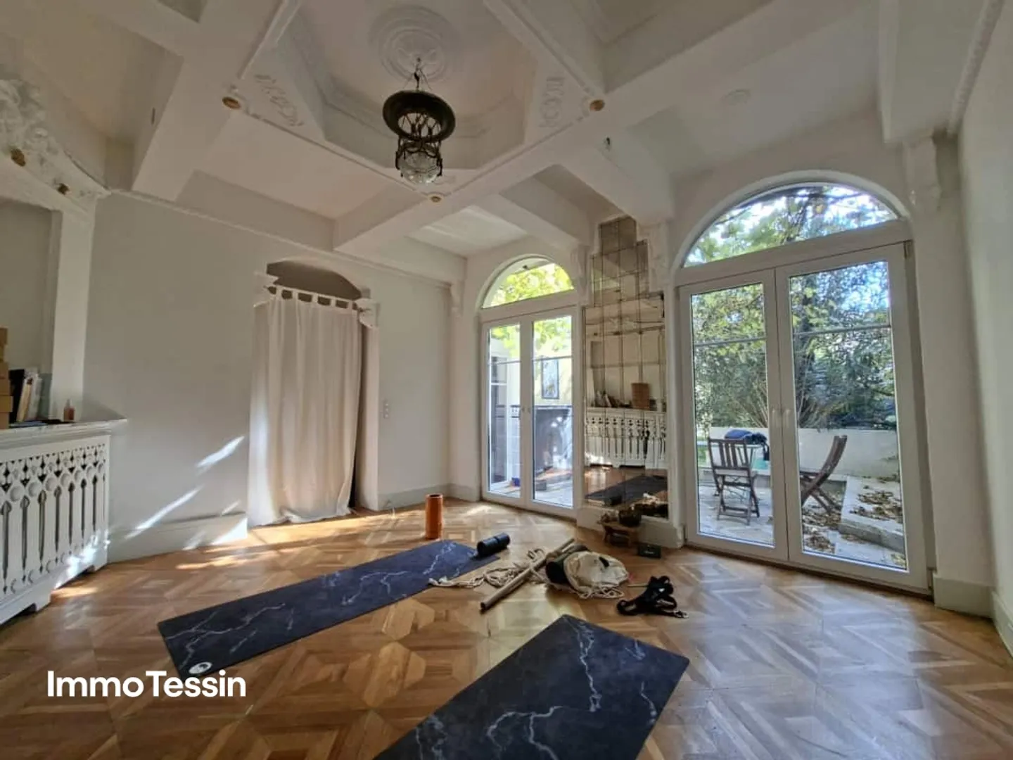 PROPRIÉTÉ LOCATIVE : Élégante villa Art Nouveau rénovée avec 6 appartements et jardin dans un emplacement central de premier choix à Muralto - Photo 6 sur 13