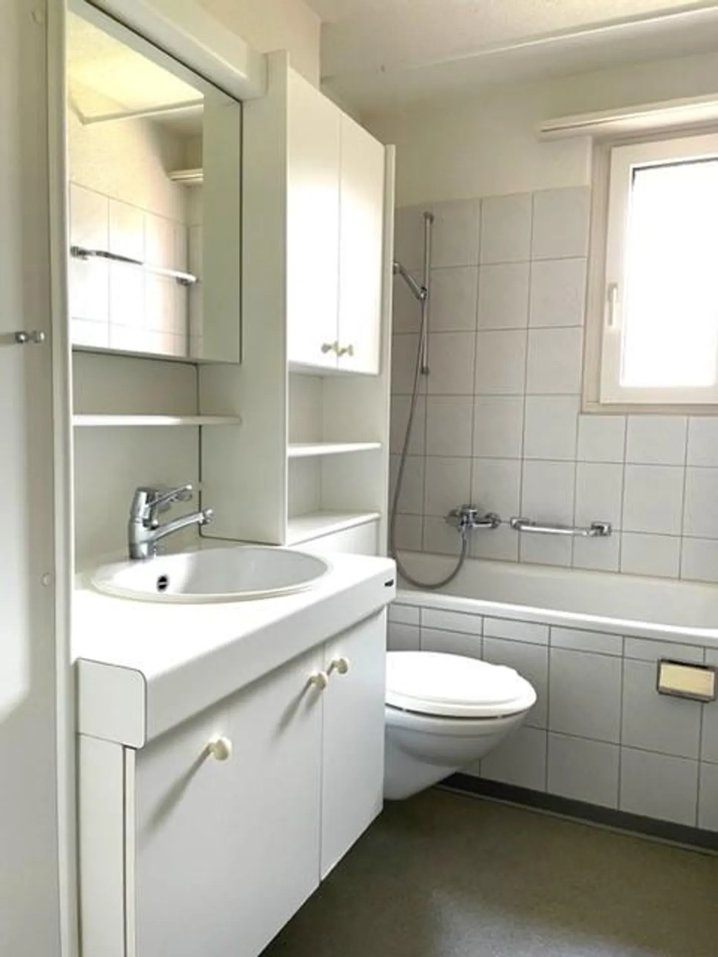 Luminoso appartamento di 3 stanze a Wettingen - Foto 4 di 9