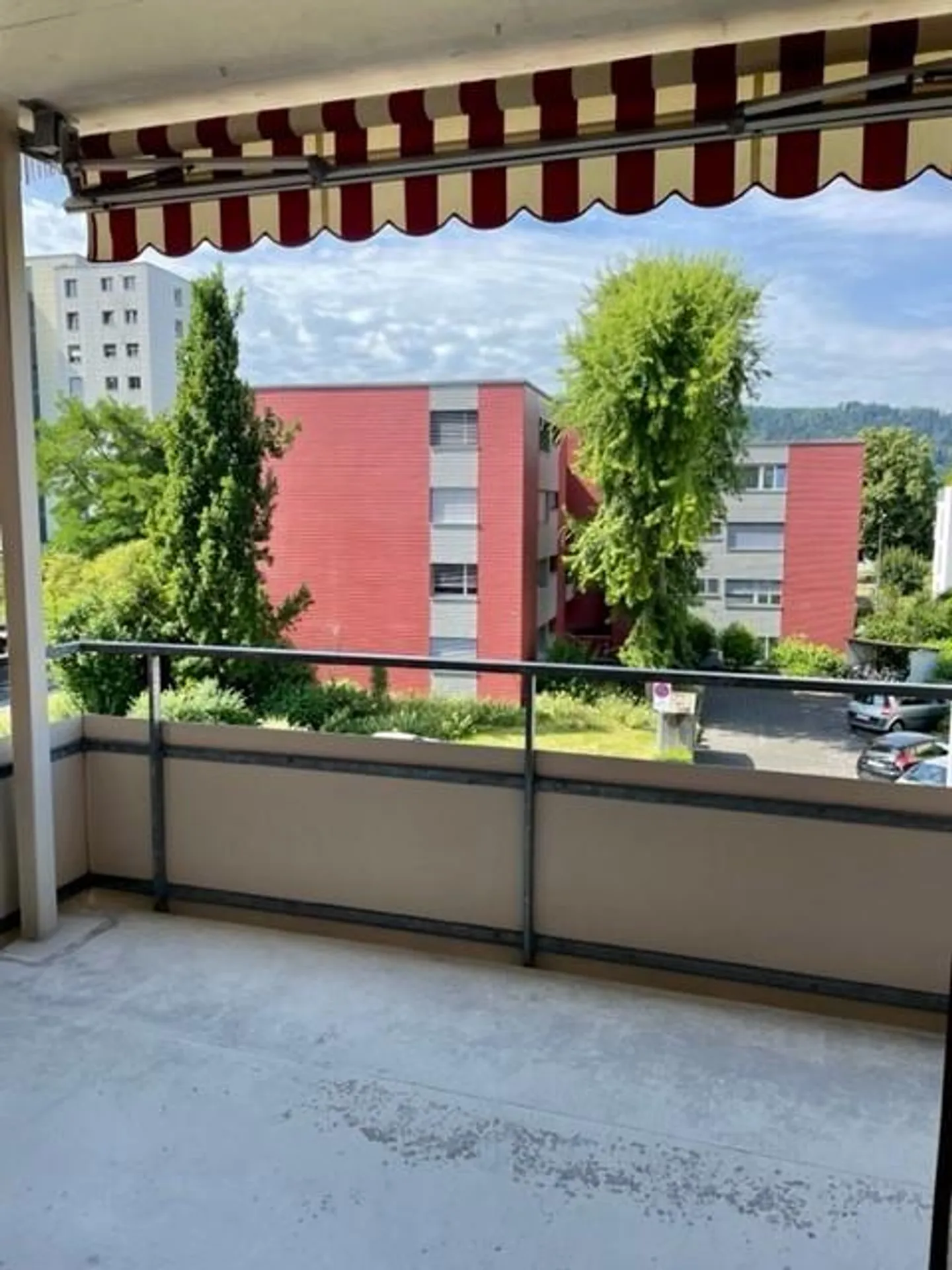 Luminoso appartamento di 3 stanze a Wettingen - Foto 8 di 9