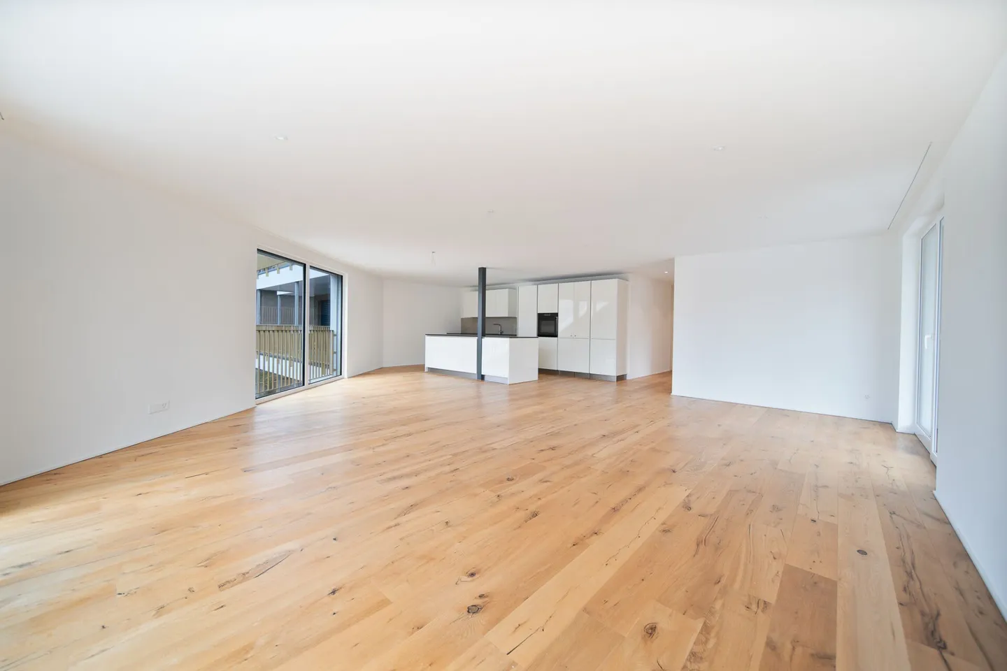 Stunning View, 3.5 Room Apartment - Photo 2 of 12